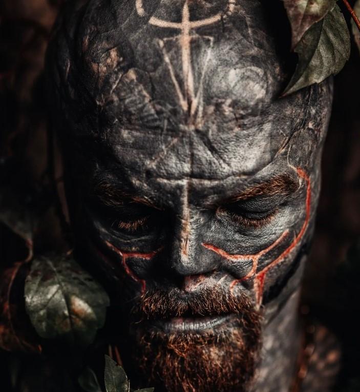 Povestea incredibilă a „celui mai modificat om din lume”. S-a mutat în altă țară ca să-și poată taia urechile și nasul 935816