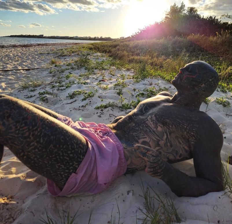 Povestea incredibilă a „celui mai modificat om din lume”. S-a mutat în altă țară ca să-și poată taia urechile și nasul 935820