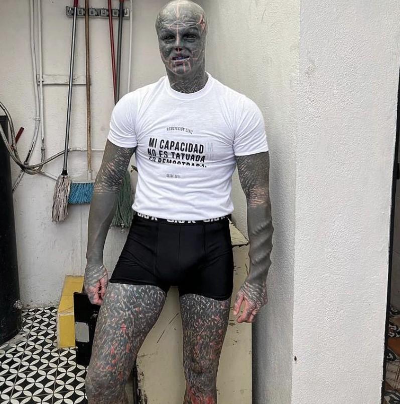 Povestea incredibilă a „celui mai modificat om din lume”. S-a mutat în altă țară ca să-și poată taia urechile și nasul 935828