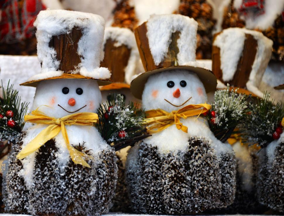 Imagini din târgul de Crăciun din Viena. Un brad de 80 de ani a fost luminat cu  2.000 de luminițe și 1.000 de globuri  936195