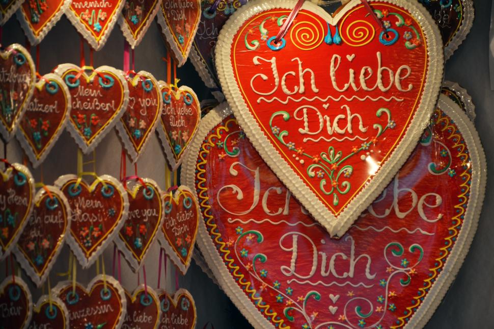 Imagini din târgul de Crăciun din Viena. Un brad de 80 de ani a fost luminat cu  2.000 de luminițe și 1.000 de globuri  936197