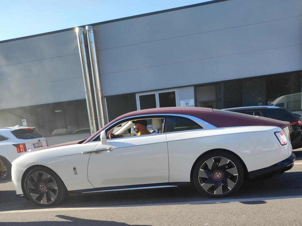 Primul model electric Rolls Royce cu un preţ de pornire de 400.000 de euro, fotografiat la RAR Griviţa 936299