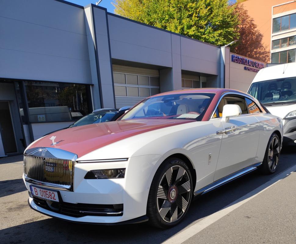 Primul model electric Rolls Royce cu un preţ de pornire de 400.000 de euro, fotografiat la RAR Griviţa 936300