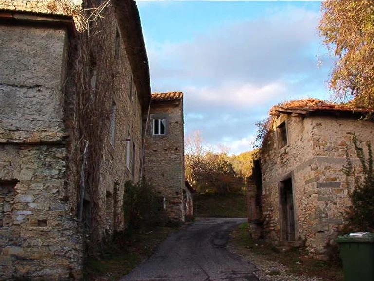 Sat întreg, scos la vânzare în regiunea Toscana din Italia. Cum arată cătunul care costă cât un apartament în nordul Bucureștiului 936216