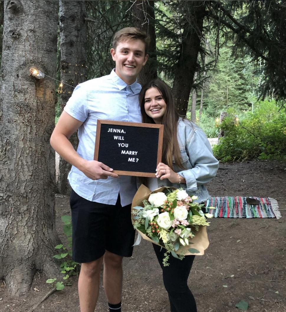 Un bărbat a uitat de despărțirea de iubita lui după ce s-a lovit la cap. Șapte luni mai târziu, cei doi s-au căsătorit 936609