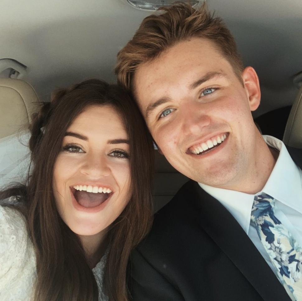 Un bărbat a uitat de despărțirea de iubita lui după ce s-a lovit la cap. Șapte luni mai târziu, cei doi s-au căsătorit 936611