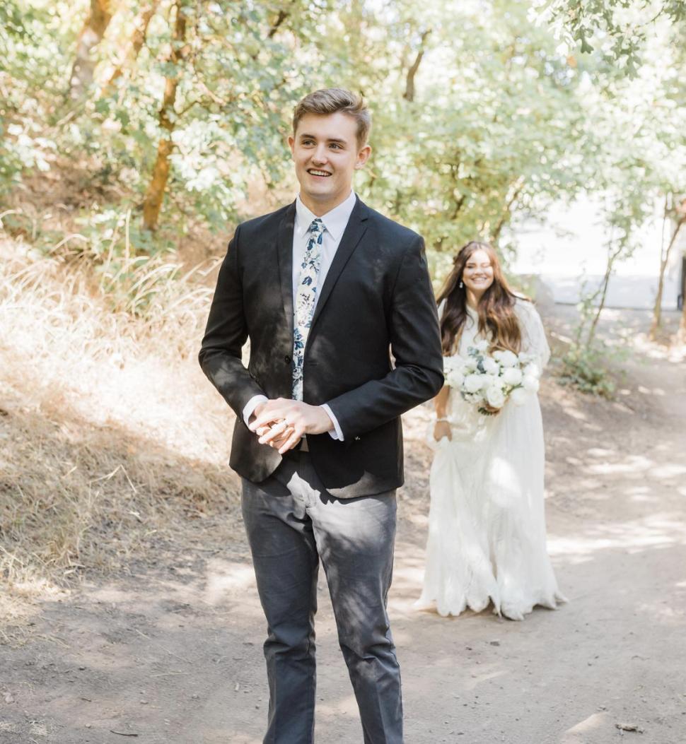 Un bărbat a uitat de despărțirea de iubita lui după ce s-a lovit la cap. Șapte luni mai târziu, cei doi s-au căsătorit 936613