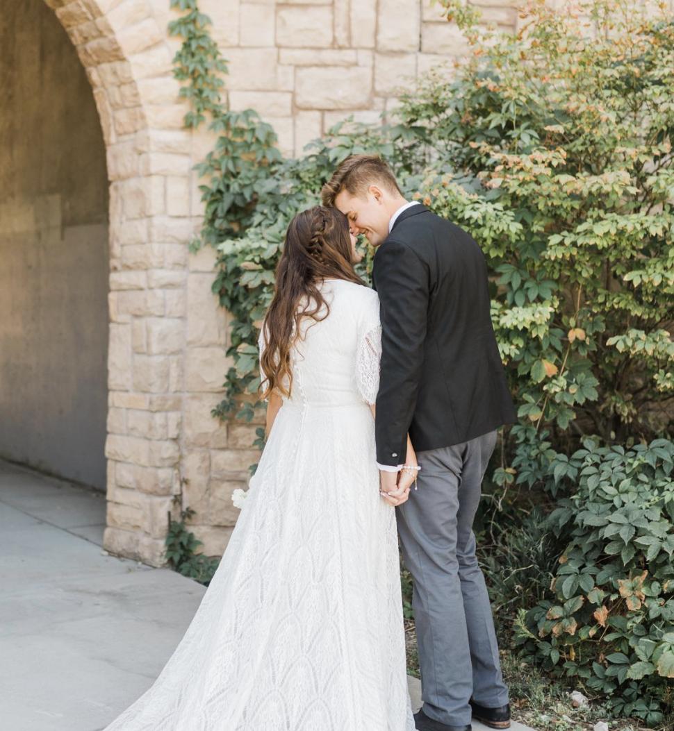 Un bărbat a uitat de despărțirea de iubita lui după ce s-a lovit la cap. Șapte luni mai târziu, cei doi s-au căsătorit 936614