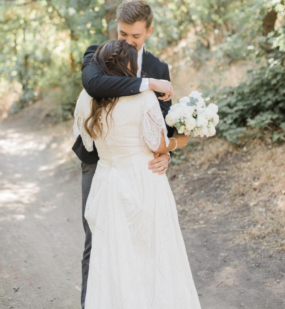 Un bărbat a uitat de despărțirea de iubita lui după ce s-a lovit la cap. Șapte luni mai târziu, cei doi s-au căsătorit 936615