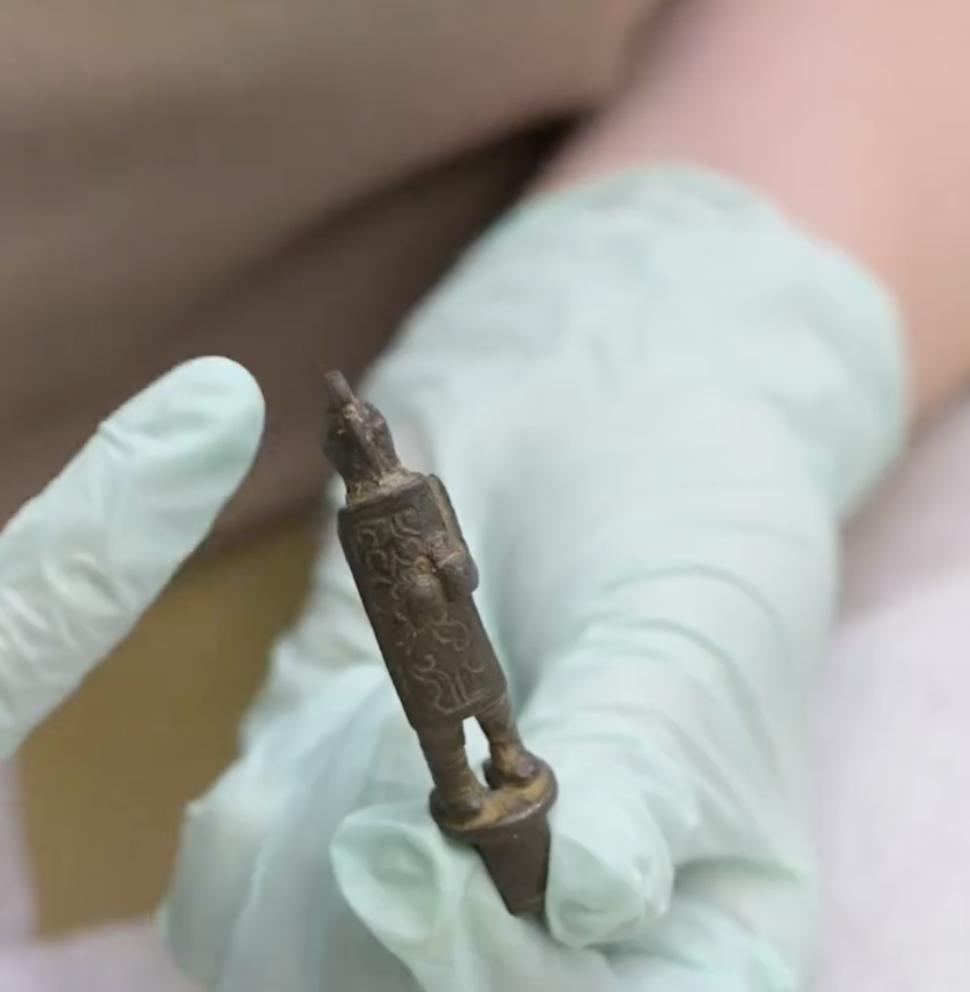 Descoperire arheologică rară, la Zidul lui Hadrian: Un mâner vechi de 2.000 de ani arată cât de celebri erau gladiatorii în antichitate 936532