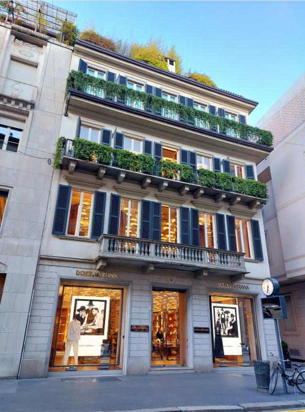 O stradă din Milano a detronat Fifth Avenue din New York în clasamentul celor mai scumpe străzi din lume 936783