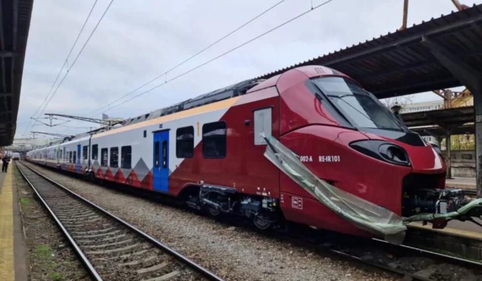 Primul tren electric nou din România a pornit la drum. Printre călători s-a numărat și Ciolacu. Cât a durat drumul București-Brașov 936722