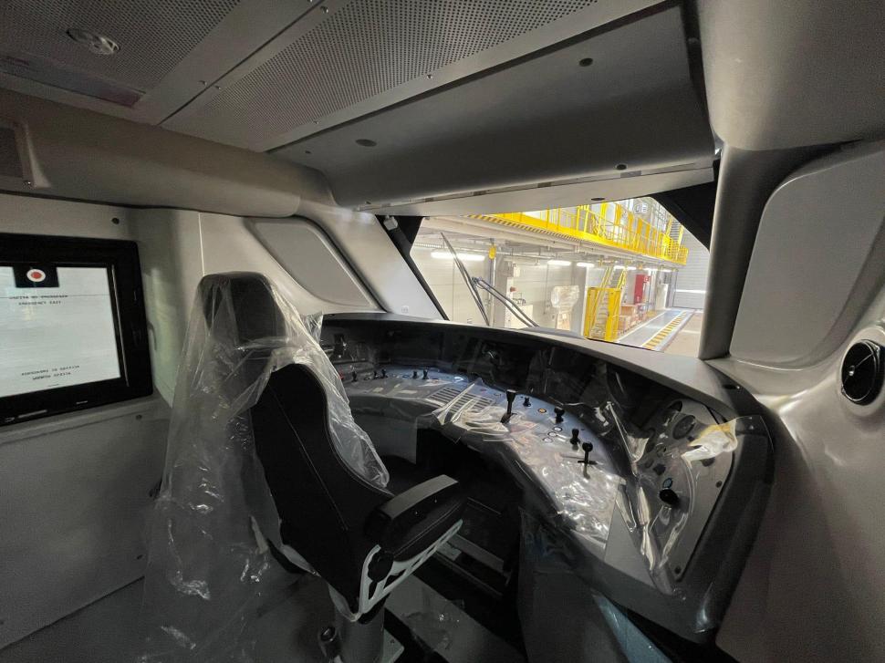 Primul tren electric nou din România a pornit la drum. Printre călători s-a numărat și Ciolacu. Cât a durat drumul București-Brașov 936731