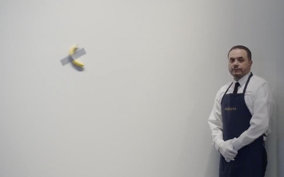 Banana lipită cu banda adezivă s-a vândut cu peste 6 milioane de dolari. Cine este noul proprietar, care spune că o va mânca 936899