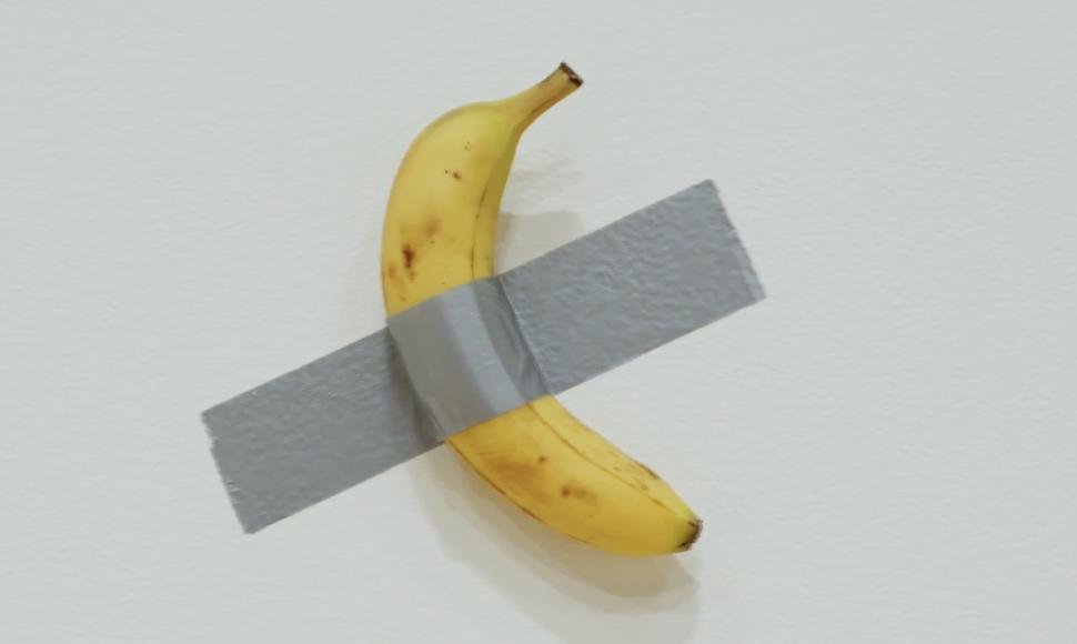 Banana lipită cu banda adezivă s-a vândut cu peste 6 milioane de dolari. Cine este noul proprietar, care spune că o va mânca 936900