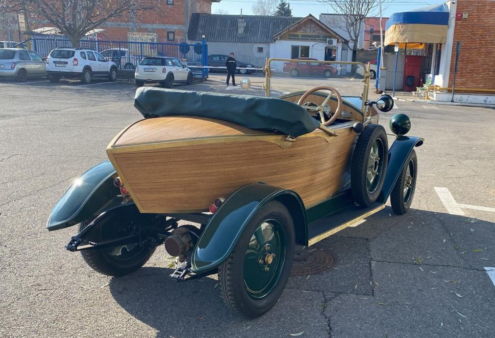 Mașină „cu parfum de epocă interbelică”, adusă la RAR: A fost fabricată în urmă cu exact 100 de ani și „era pentru mulți un vis frumos” 936959