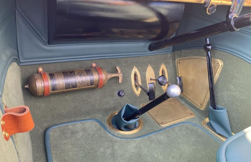 Mașină „cu parfum de epocă interbelică”, adusă la RAR: A fost fabricată în urmă cu exact 100 de ani și „era pentru mulți un vis frumos” 936960