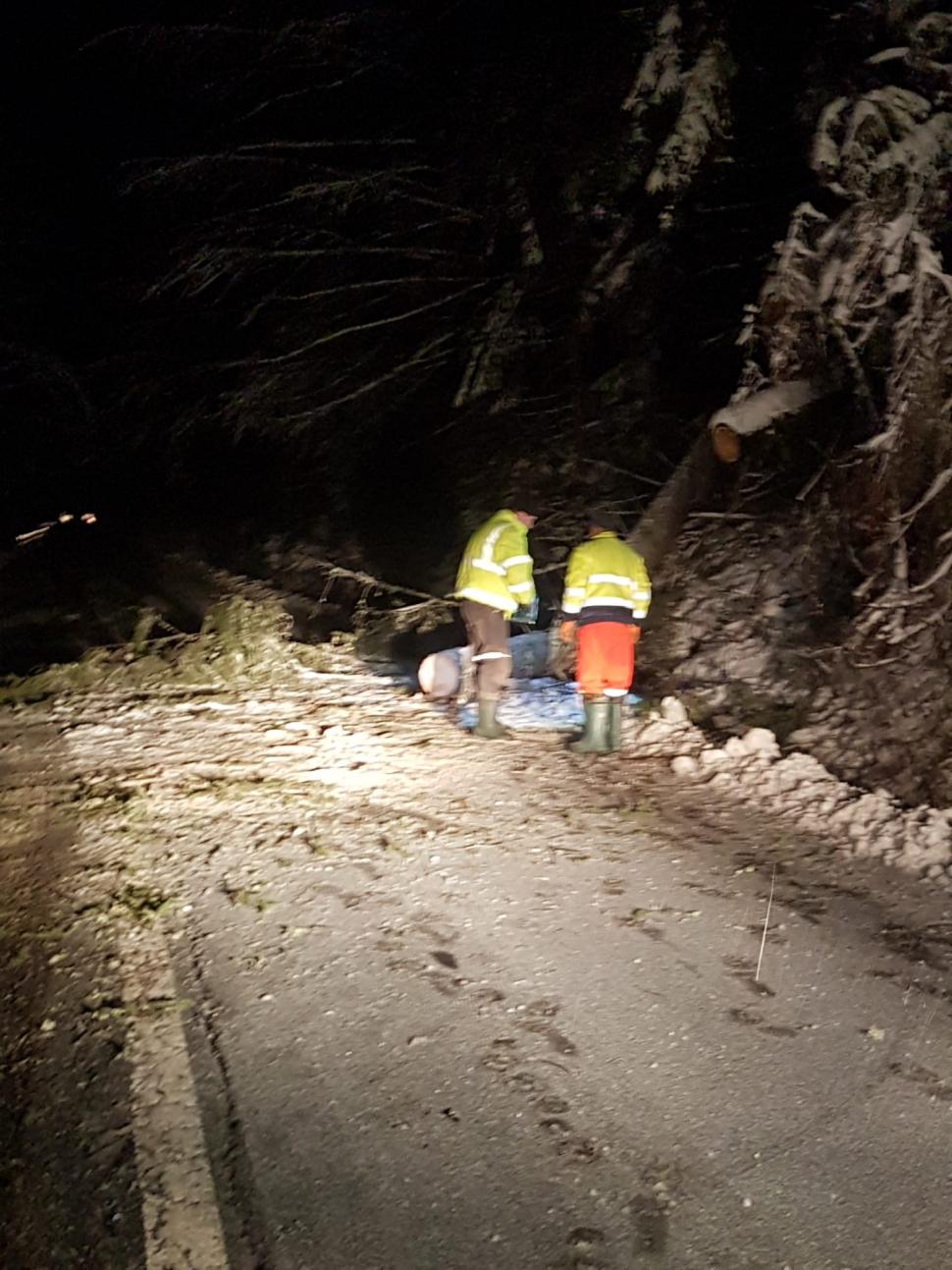 Furtună de zăpadă și mesaje Ro-alert la Rânca. Turiștii sunt avertizați să evite zona. Cod portocaliu de viscol în Gorj şi Vâlcea 937158