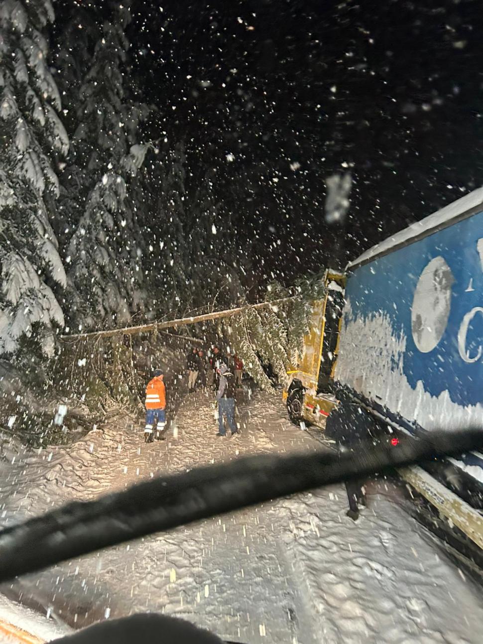 Furtună de zăpadă și mesaje Ro-alert la Rânca. Turiștii sunt avertizați să evite zona. Cod portocaliu de viscol în Gorj şi Vâlcea 937162