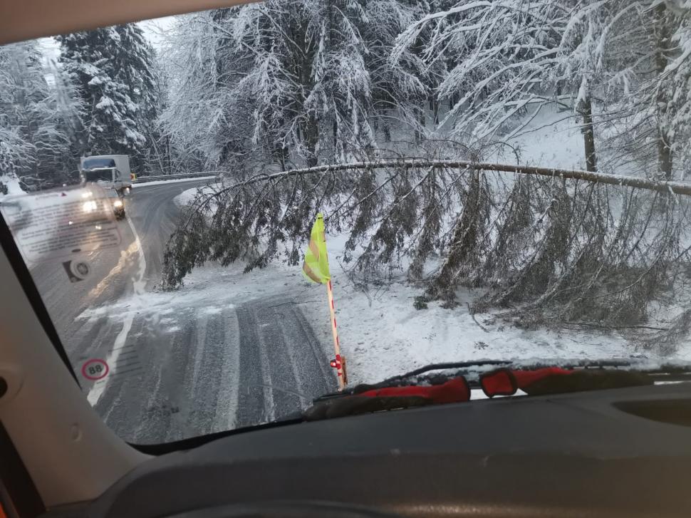 Furtună de zăpadă și mesaje Ro-alert la Rânca. Turiștii sunt avertizați să evite zona. Cod portocaliu de viscol în Gorj şi Vâlcea 937163