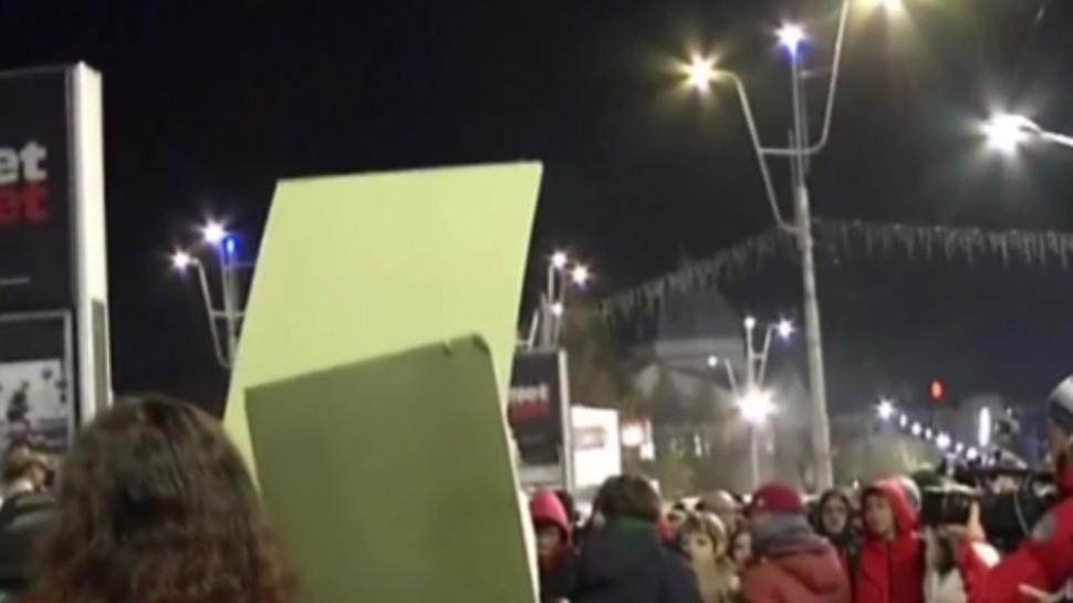 Protest în Piaţa Universităţii din Bucureşti împotriva lui Călin Georgescu: „Jos cu legionarii! Ne e frică pentru viitorul nostru" 937631