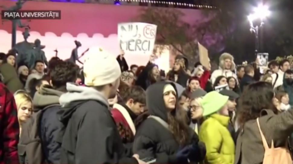 Protest în Piaţa Universităţii din Bucureşti împotriva lui Călin Georgescu: „Jos cu legionarii! Ne e frică pentru viitorul nostru" 937634