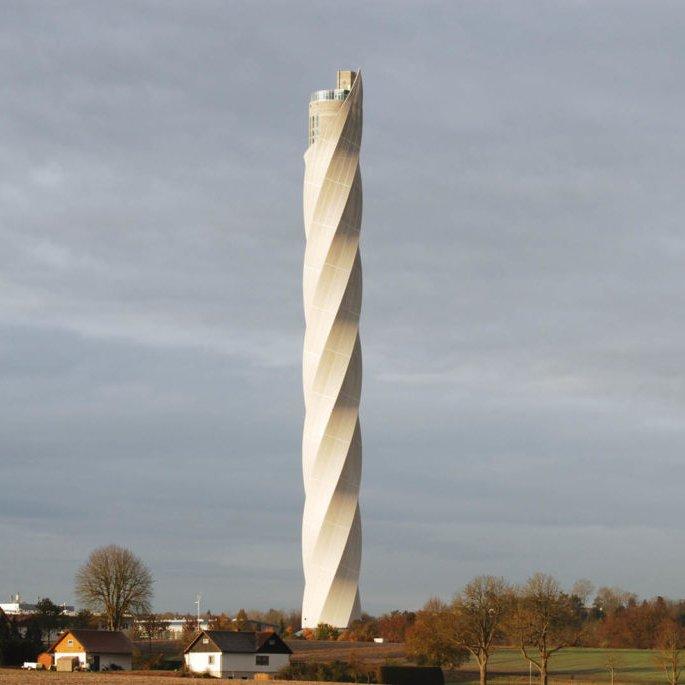 Un zgârie-nori misterios a devenit atracție turistică în Germania. Nu are ferestre și nu locuiește nimeni acolo 937480