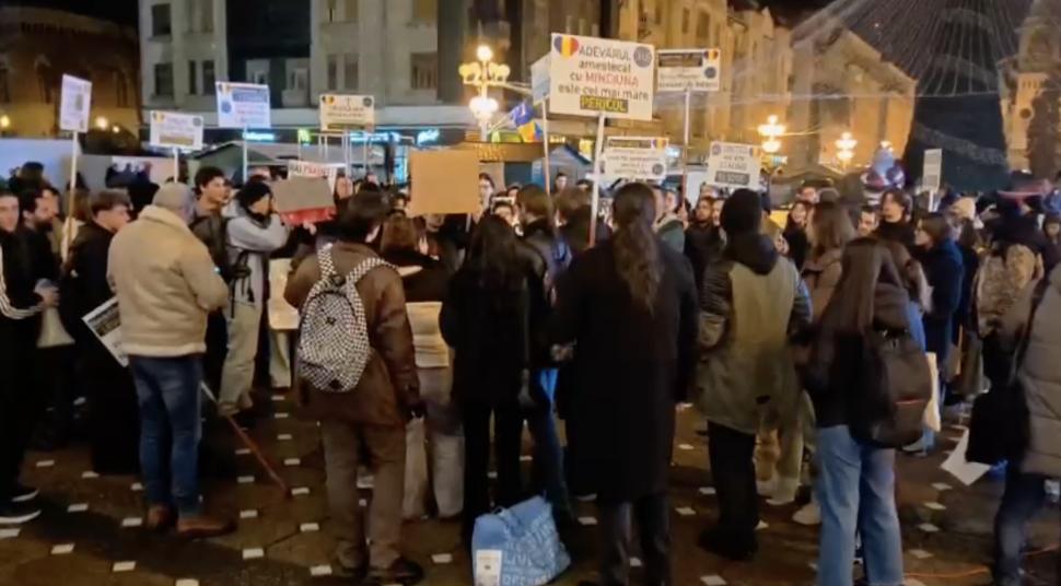 Proteste anti-Călin Georgescu în marile orașe. La București s-au adunat și susținătorii acestuia, în Piața Universității 938210