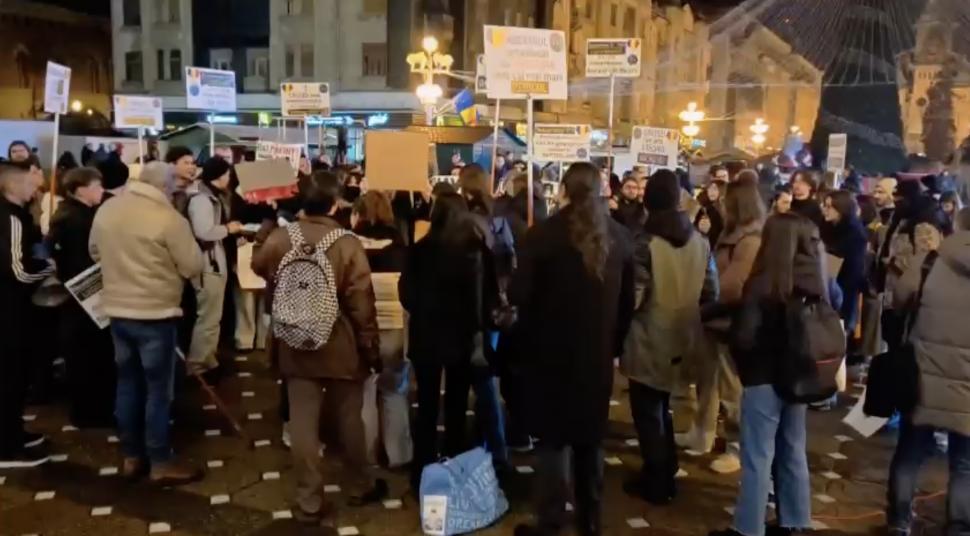 Proteste anti-Călin Georgescu în marile orașe. La București s-au adunat și susținătorii acestuia, în Piața Universității 938211