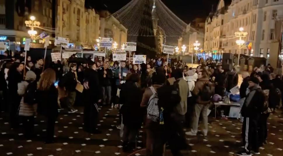 Proteste anti-Călin Georgescu în marile orașe. La București s-au adunat și susținătorii acestuia, în Piața Universității 938212