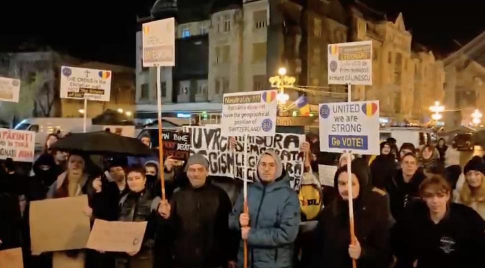 Proteste anti-Călin Georgescu în marile orașe. La București s-au adunat și susținătorii acestuia, în Piața Universității 938215