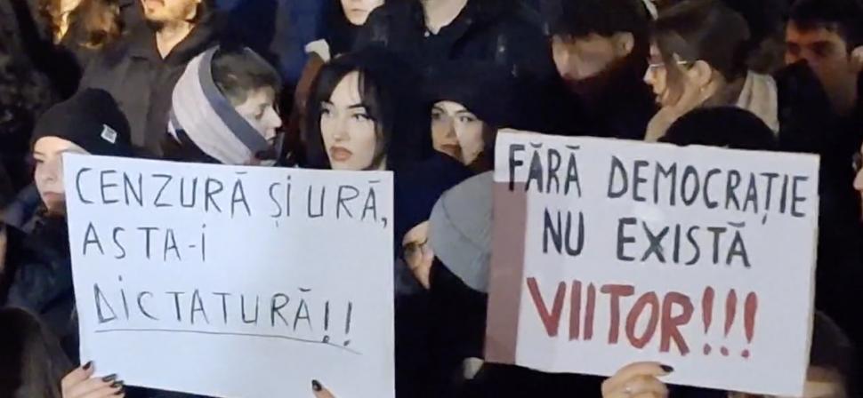 Proteste anti-Călin Georgescu în marile orașe. La București s-au adunat și susținătorii acestuia, în Piața Universității 938220