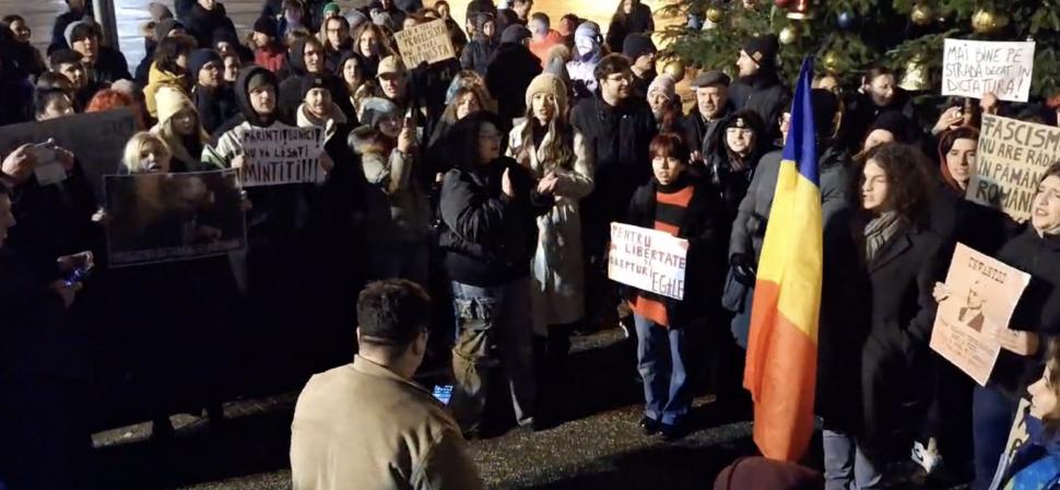 Proteste anti-Călin Georgescu în marile orașe. La București s-au adunat și susținătorii acestuia, în Piața Universității 938221