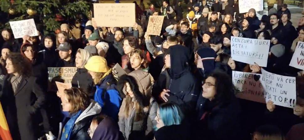 Proteste anti-Călin Georgescu în marile orașe. La București s-au adunat și susținătorii acestuia, în Piața Universității 938222