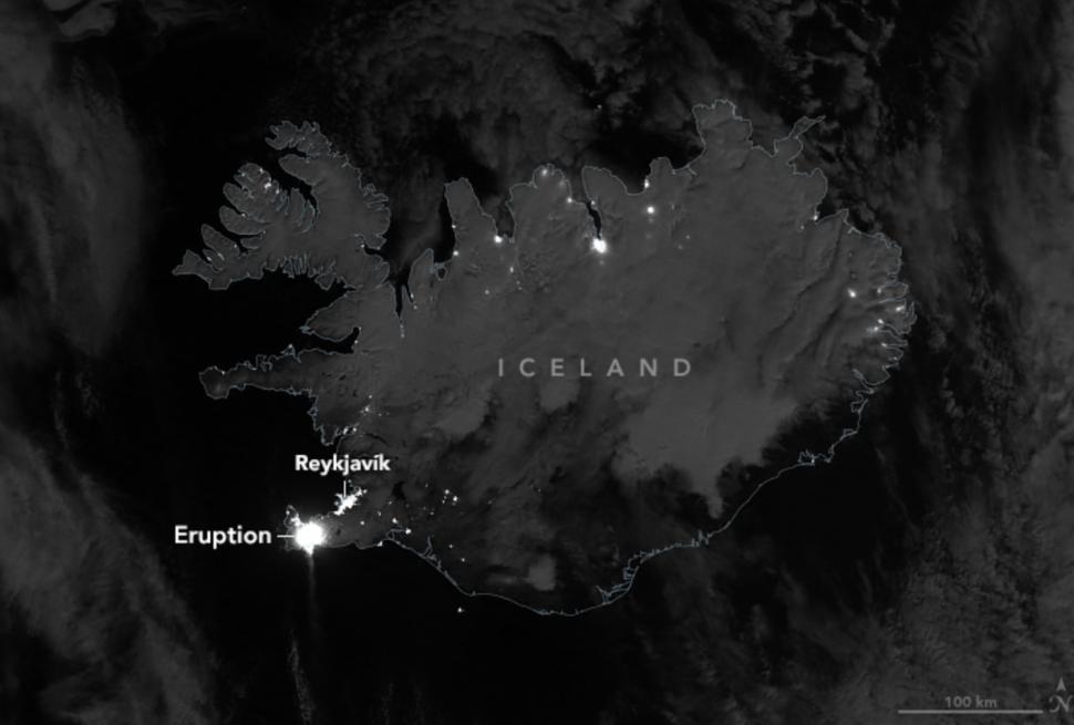 NASA a surprins imagini dramatice cu lava care curge lângă Laguna Albastră din Islanda. Erupția vulcanică a închis stațiunea celebră 938392