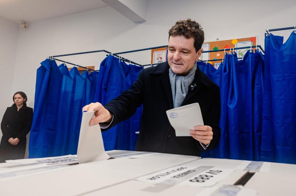 Ce nu s-a văzut la televizor în ziua cea mai importantă pentru democrație. Imagini cu liderii politici la vot: grimase, emoții, nervi 938583