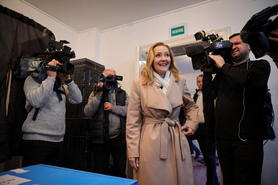 Ce nu s-a văzut la televizor în ziua cea mai importantă pentru democrație. Imagini cu liderii politici la vot: grimase, emoții, nervi 938599