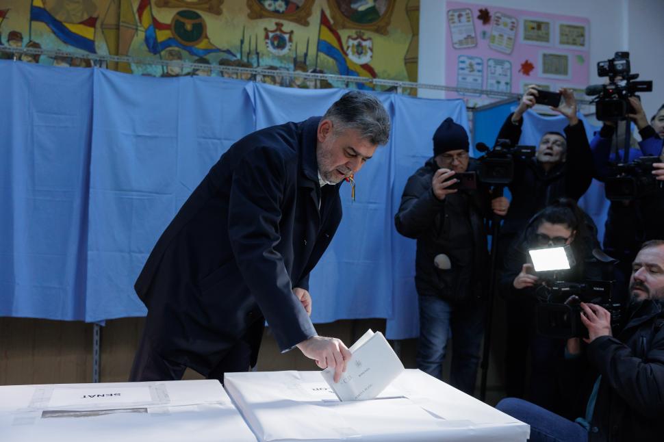 Ce nu s-a văzut la televizor în ziua cea mai importantă pentru democrație. Imagini cu liderii politici la vot: grimase, emoții, nervi 938607