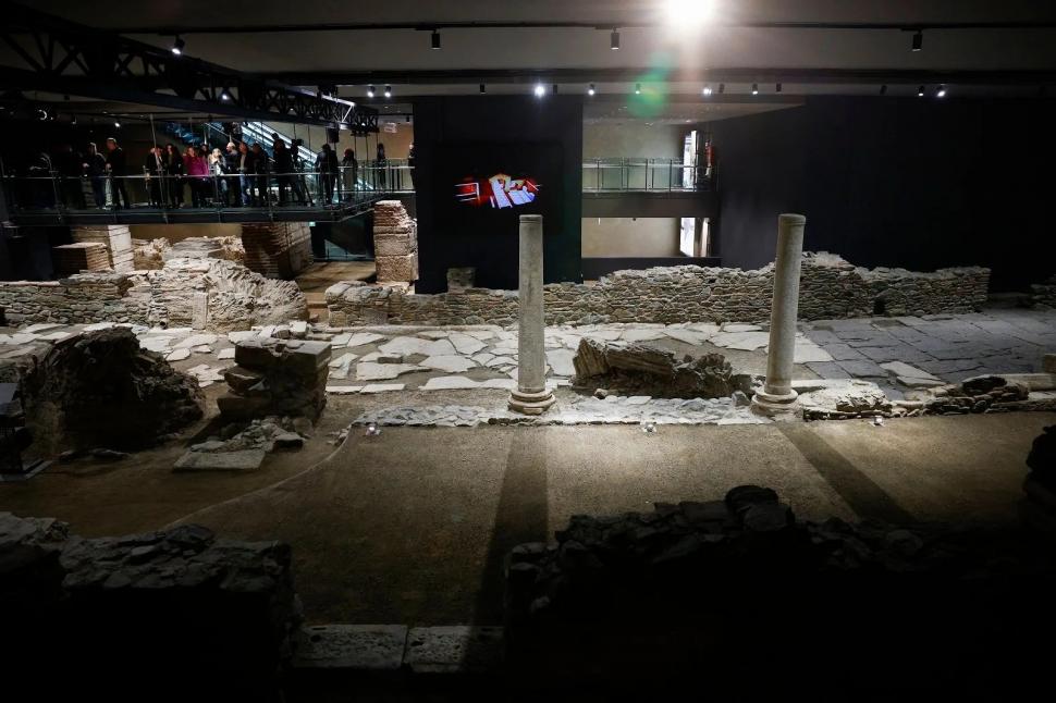 Cum arată metroul din Salonic inaugurat după 20 de ani. Descoperiri arheologice care au întârziat lucrările sunt expuse chiar în stații 938512