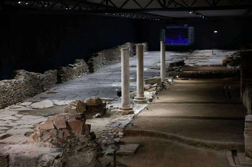 Cum arată metroul din Salonic inaugurat după 20 de ani. Descoperiri arheologice care au întârziat lucrările sunt expuse chiar în stații 938513