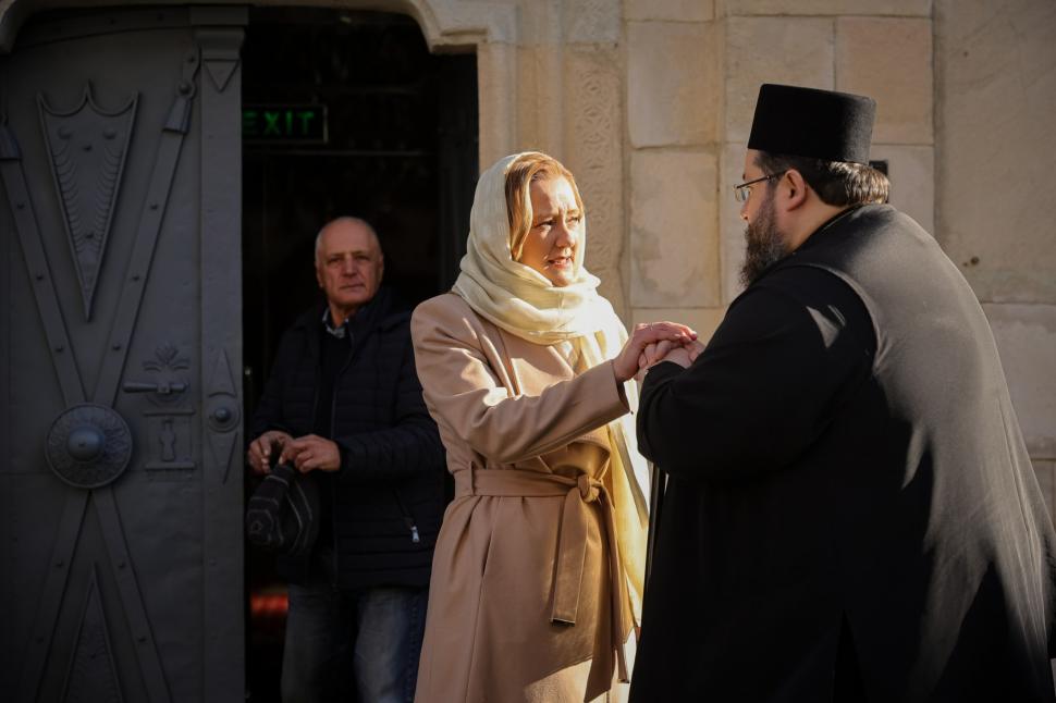 Elena Lasconi s-a dus la slujbă la Mânăstirea Negru Vodă: „M-am rugat pentru democrație” 938550