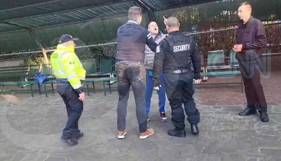 Bătaie la o secție de vot de la Roma. Un bărbat n-a fost lăsat să voteze fără acte și, de nervi, a pus la pământ un paznic 938610