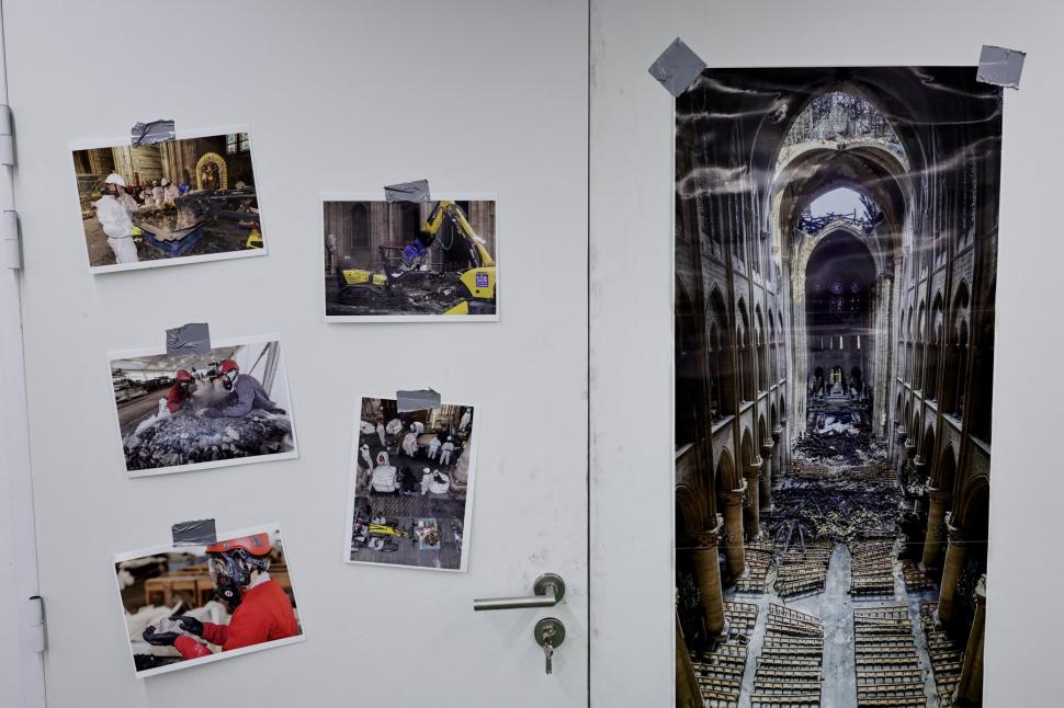 Depozitul misterios de la catedrala Notre Dame. Resturi carbonizate sunt ținute sub pază într-o locație secretă   938835