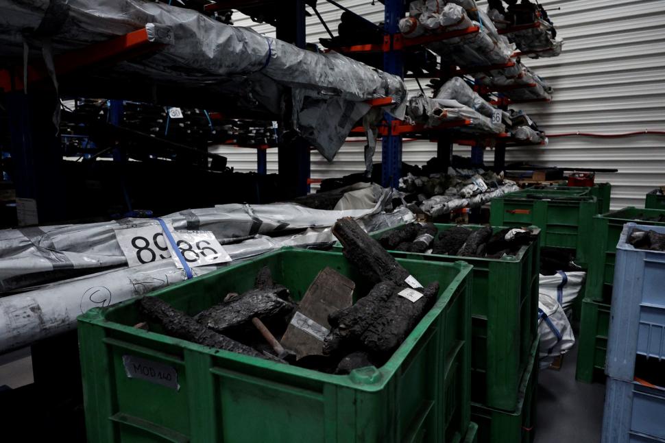 Depozitul misterios de la catedrala Notre Dame. Resturi carbonizate sunt ținute sub pază într-o locație secretă   938839