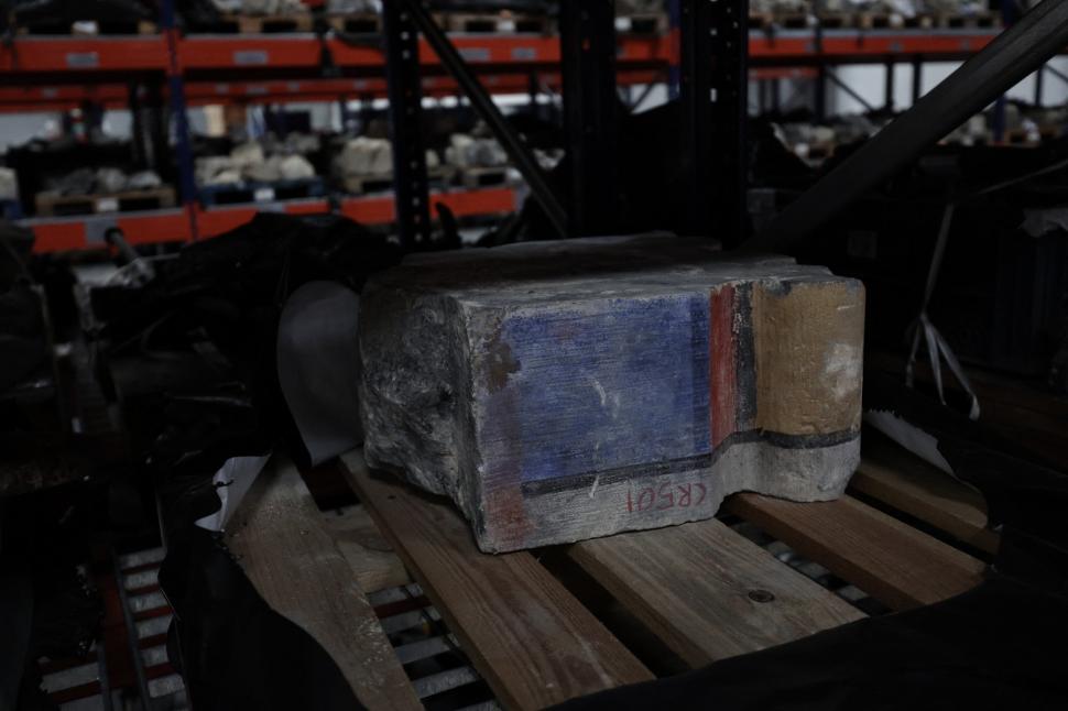 Depozitul misterios de la catedrala Notre Dame. Resturi carbonizate sunt ținute sub pază într-o locație secretă   938845