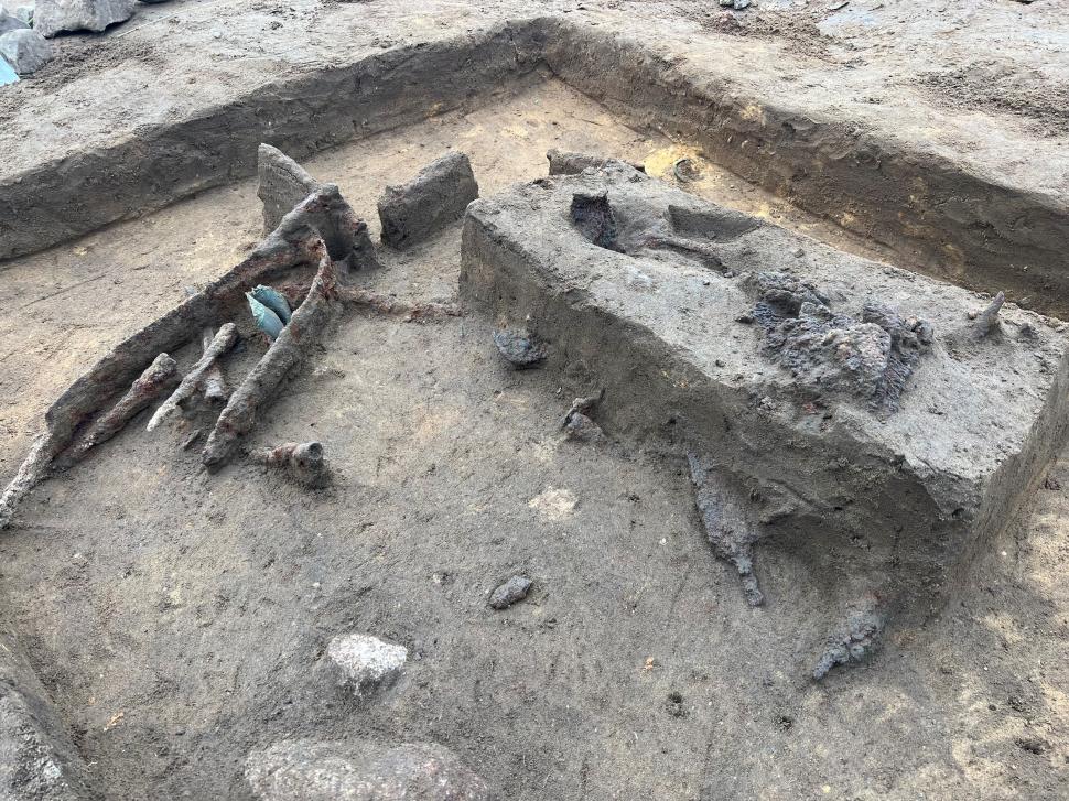 Descoperire arheologică rară: Artefacte valoroase, vechi de 1.500 de ani, au fost găsite sub casa unei căpetenii din Epoca Fierului 938813