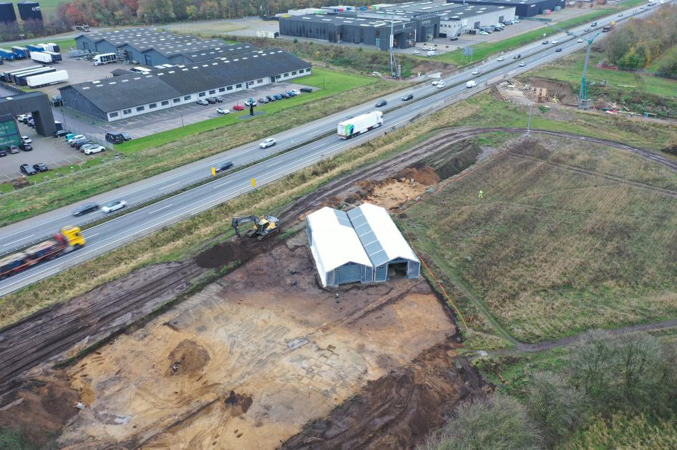 Descoperire arheologică rară: Artefacte valoroase, vechi de 1.500 de ani, au fost găsite sub casa unei căpetenii din Epoca Fierului 938823