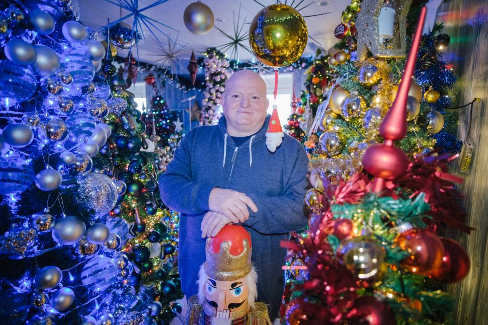 O familie din Germania și-a împodobit casa cu 600 de brazi de Crăciun: „Am mai construit o cameră, să avem mai mult spațiu” 938784