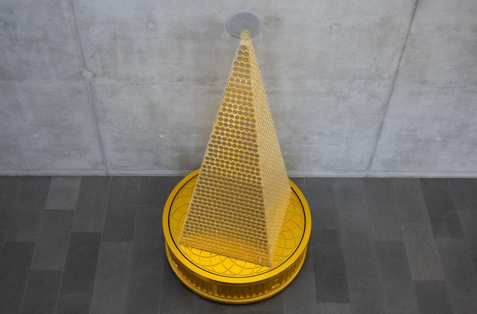 Cel mai scump brad de Crăciun din Europa, făcut din peste 2.000 de monede de aur, este estimat la 2,3 mil. de euro. Unde poate fi văzut 939119