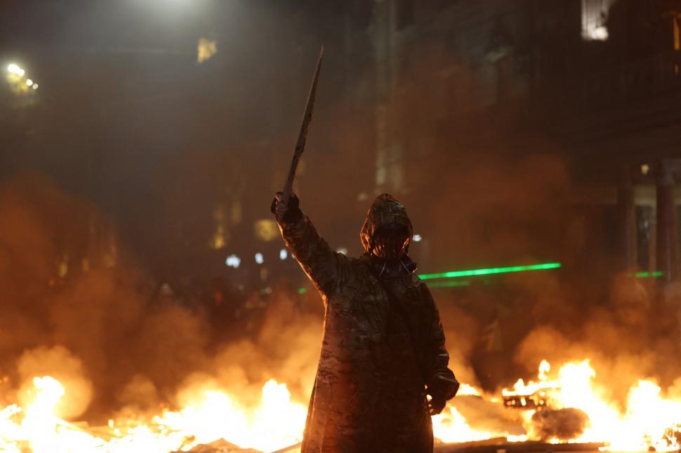 Imagini incredibile din Georgia. Protestele sunt reprimate cu gaze lacrimogene și tunuri cu apă. Sunt zeci de răniți 939038